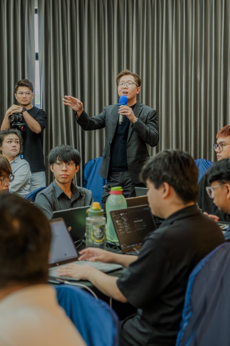 Alexis Tan teaching a masterclass